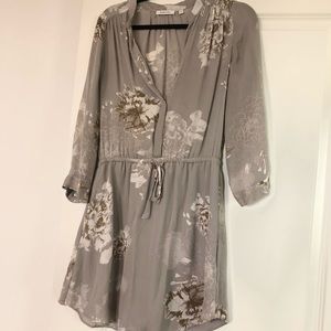 Aritzia Babaton gray floral silk dress